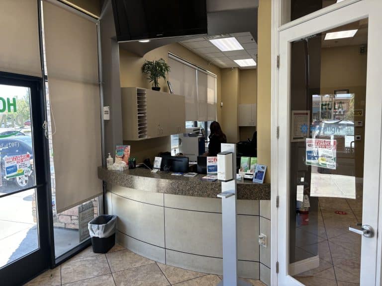 Hola Dental reception